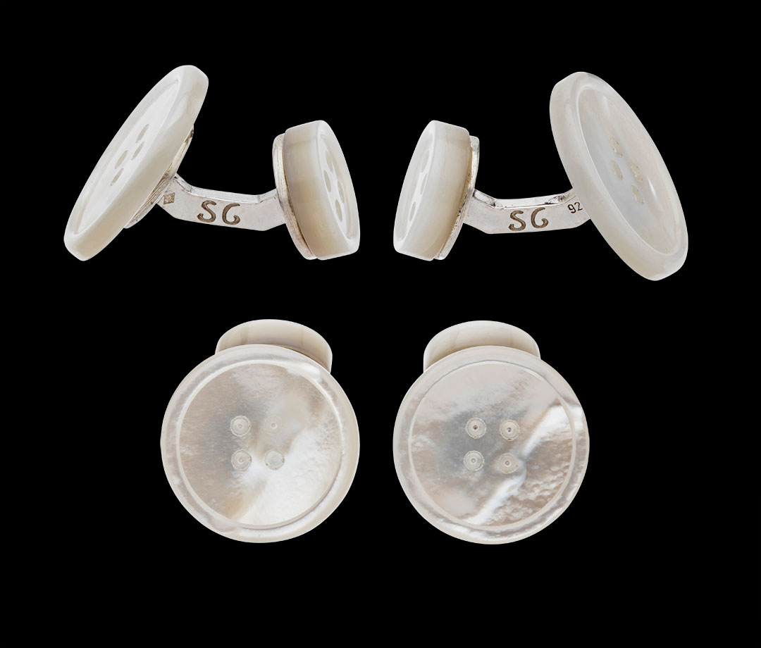 Asymmetrical daytime archetype cufflinks in mother-of-pearl and silver links