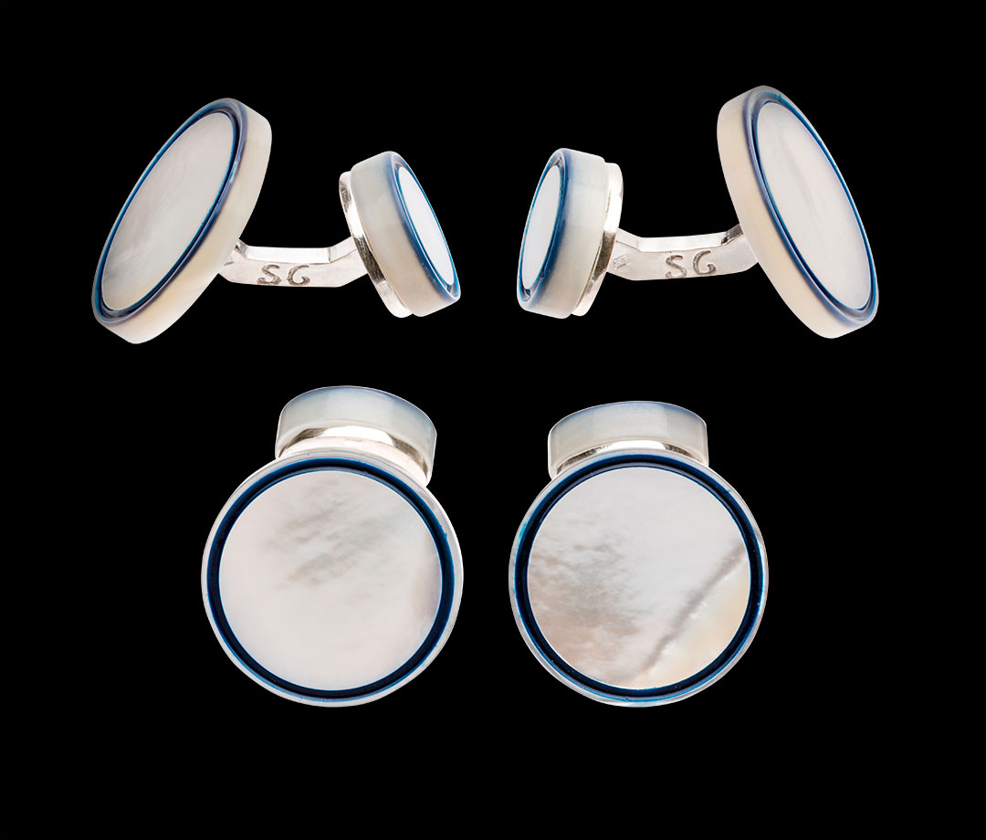 Asymmetrical cufflinks in mother-of-pearl with silver links