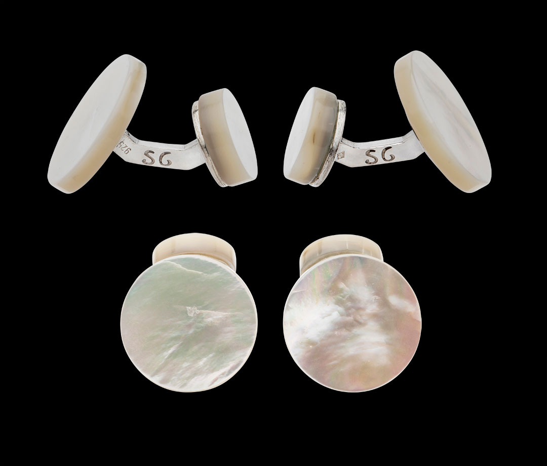 Asymmetrical cabochon day cufflinks in mother-of-pearl and silver links