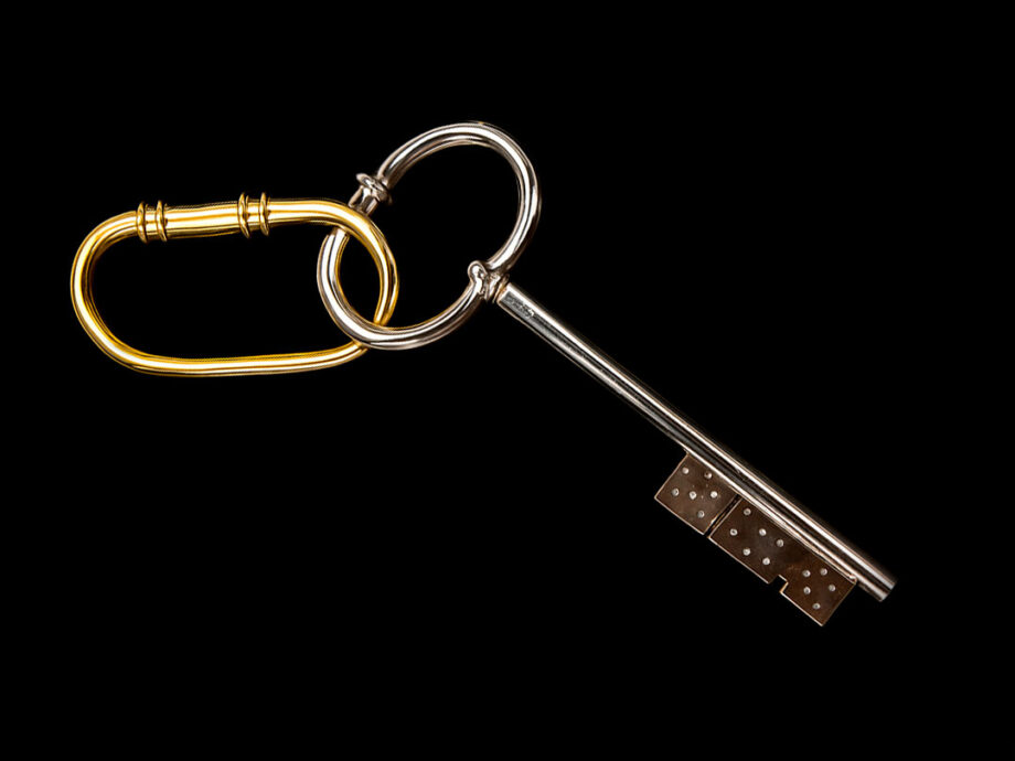 porte clé clé en argent